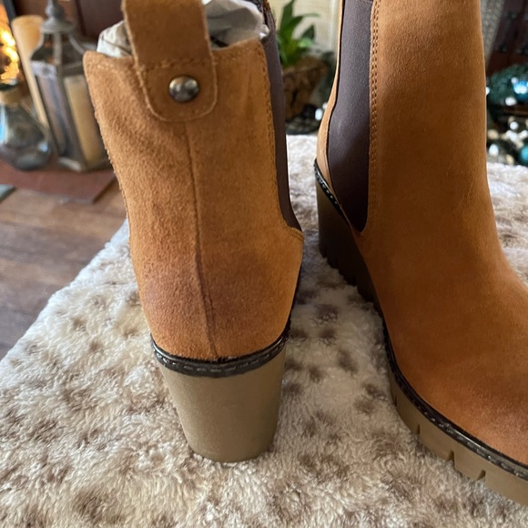 ** SOLD** Sz 8 DIBA True, nirvana booties. Brand new, in box. - Picture 3 of 8